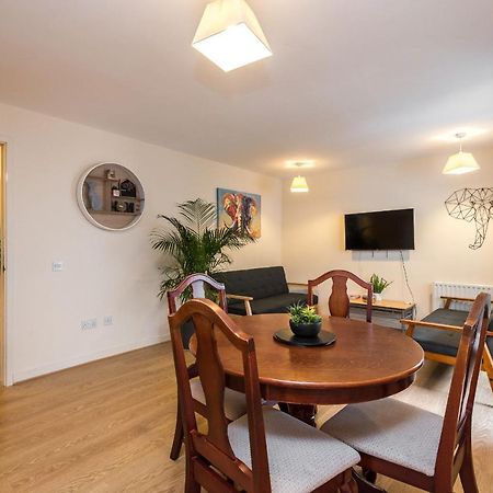 Elegant 2 Bedroom City Centre Apartment - Free Parking - Private Balcony EDI Exteriér fotografie