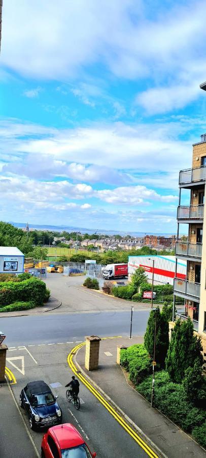 Elegant 2 Bedroom City Centre Apartment - Free Parking - Private Balcony EDI Exteriér fotografie