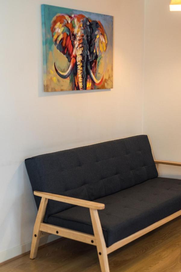 Elegant 2 Bedroom City Centre Apartment - Free Parking - Private Balcony EDI Exteriér fotografie