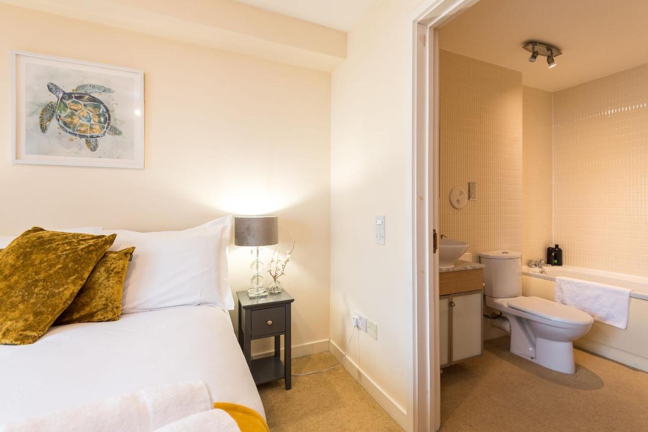 Elegant 2 Bedroom City Centre Apartment - Free Parking - Private Balcony EDI Exteriér fotografie