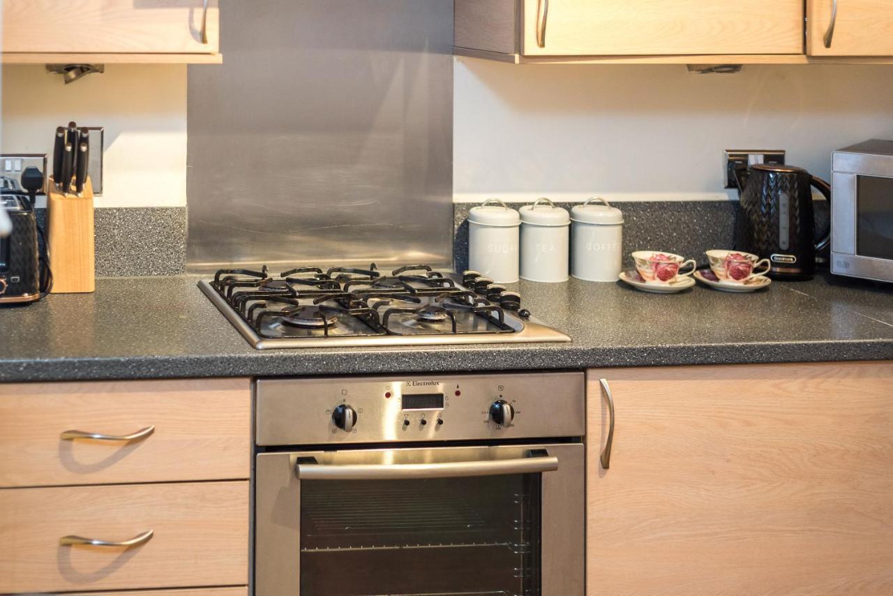 Elegant 2 Bedroom City Centre Apartment - Free Parking - Private Balcony EDI Exteriér fotografie