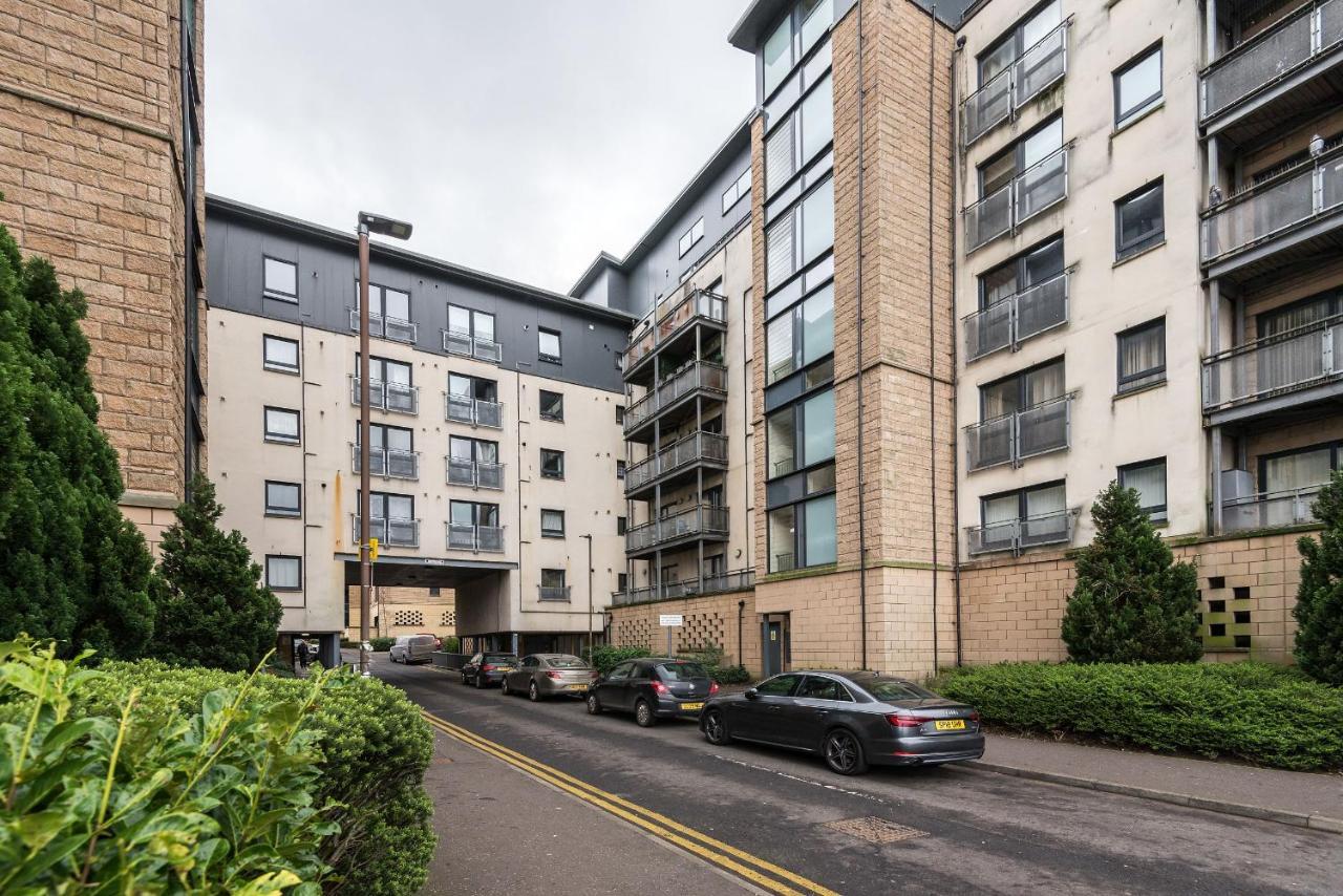 Elegant 2 Bedroom City Centre Apartment - Free Parking - Private Balcony EDI Exteriér fotografie