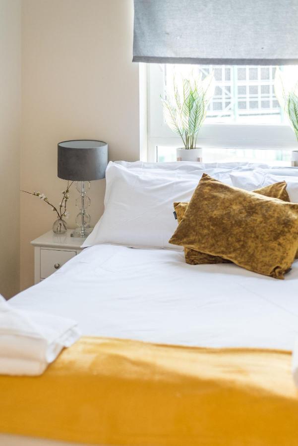 Elegant 2 Bedroom City Centre Apartment - Free Parking - Private Balcony EDI Exteriér fotografie