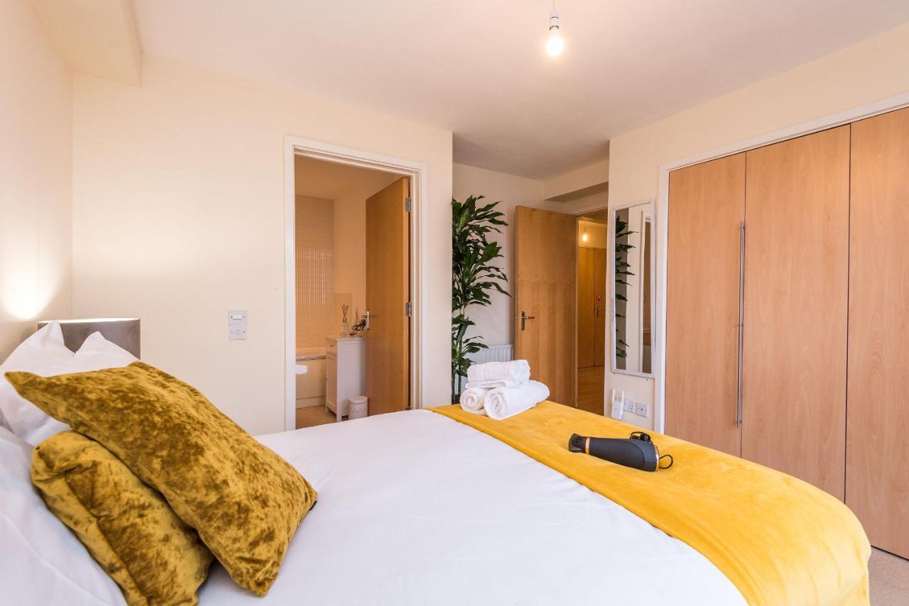 Elegant 2 Bedroom City Centre Apartment - Free Parking - Private Balcony EDI Exteriér fotografie