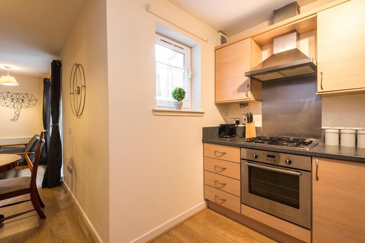 Elegant 2 Bedroom City Centre Apartment - Free Parking - Private Balcony EDI Exteriér fotografie
