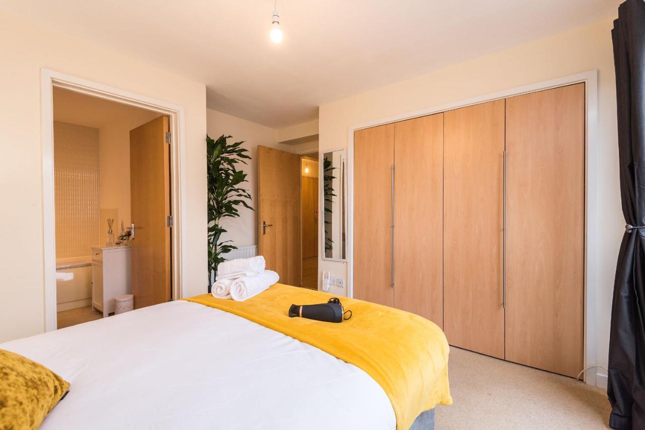 Elegant 2 Bedroom City Centre Apartment - Free Parking - Private Balcony EDI Exteriér fotografie