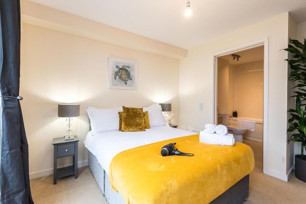 Elegant 2 Bedroom City Centre Apartment - Free Parking - Private Balcony EDI Exteriér fotografie