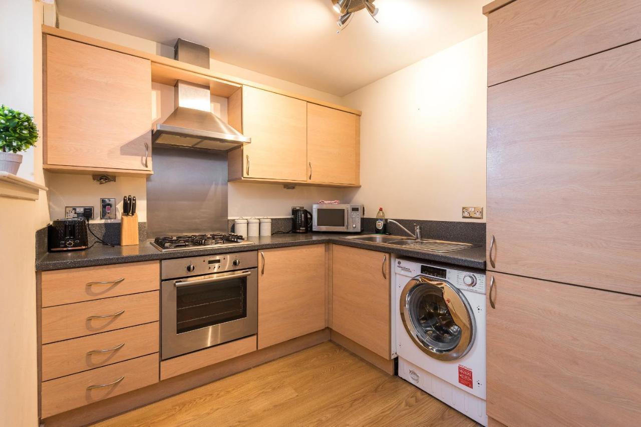 Elegant 2 Bedroom City Centre Apartment - Free Parking - Private Balcony EDI Exteriér fotografie