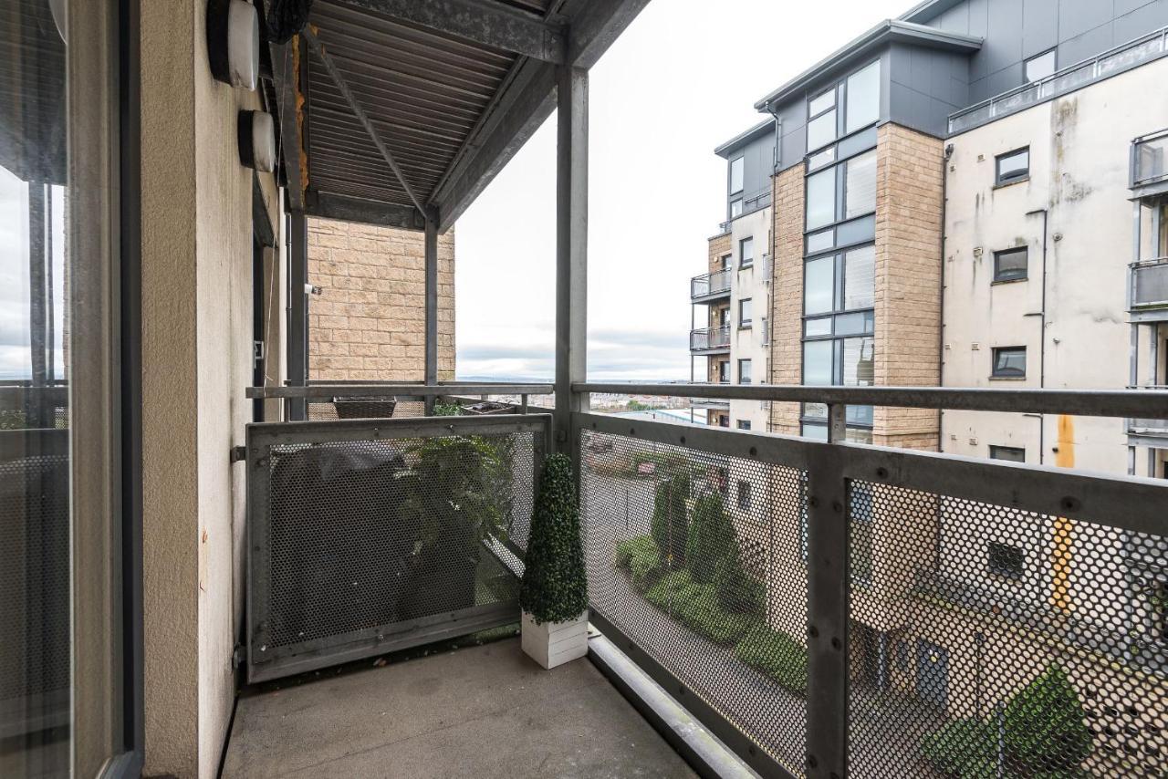 Elegant 2 Bedroom City Centre Apartment - Free Parking - Private Balcony EDI Exteriér fotografie