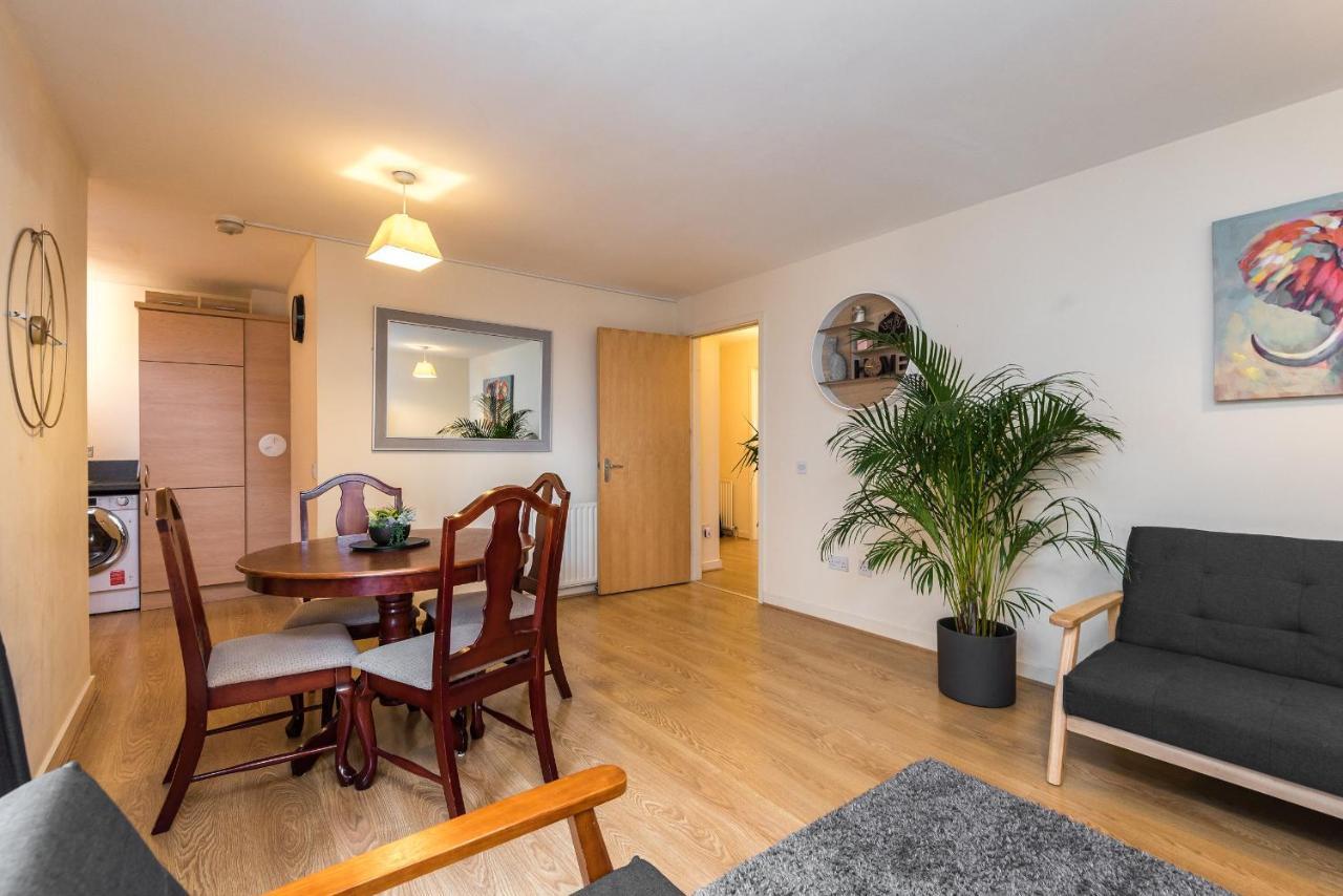 Elegant 2 Bedroom City Centre Apartment - Free Parking - Private Balcony EDI Exteriér fotografie